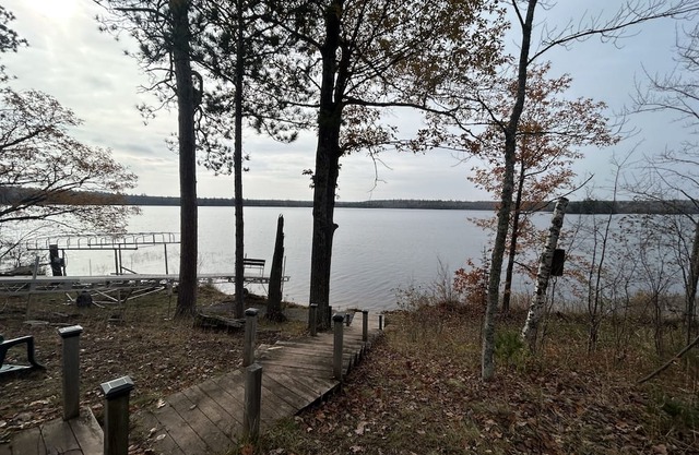 Lake house near 100s of miles of ATV/Snowmobile trails. 20 mins to Bayfield.