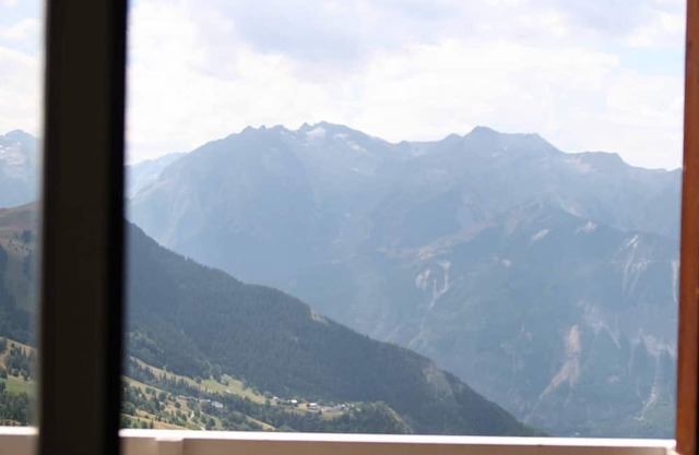 Apartment Alpe d'Huez sleeps 5 - breathtaking mountain view - close to ski lifts