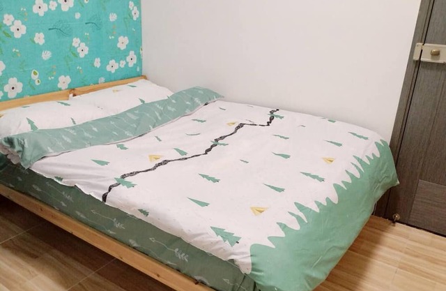 Full apartment only 15 minutes bus to HKU with lift & security