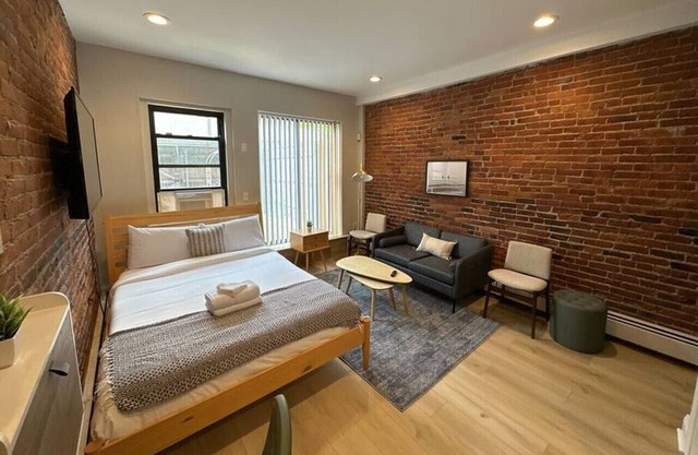 Cozy Central South End Studio