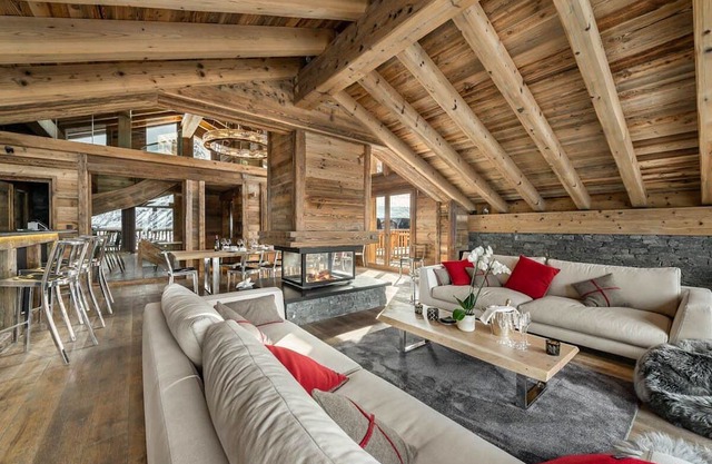 Chalet Darcy - Five Bedroom Villa, Sleeps 12