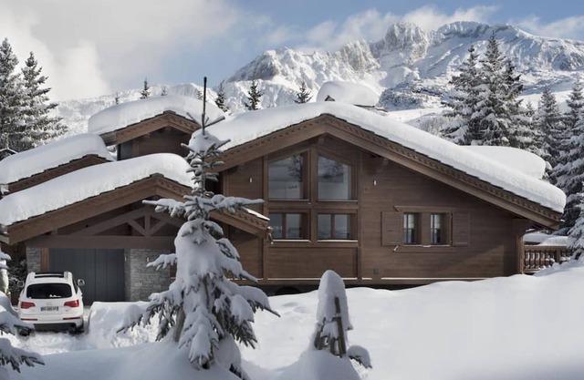 Modern Luxury Meets Alpine Charm- Private 6 Bedrooms Chalet With Spa