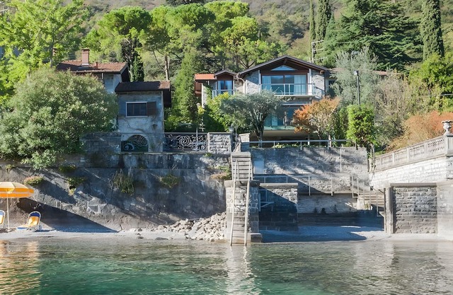 Villa 'Sara Lakeside' with Lake View, Wi-Fi and Air Conditioning
