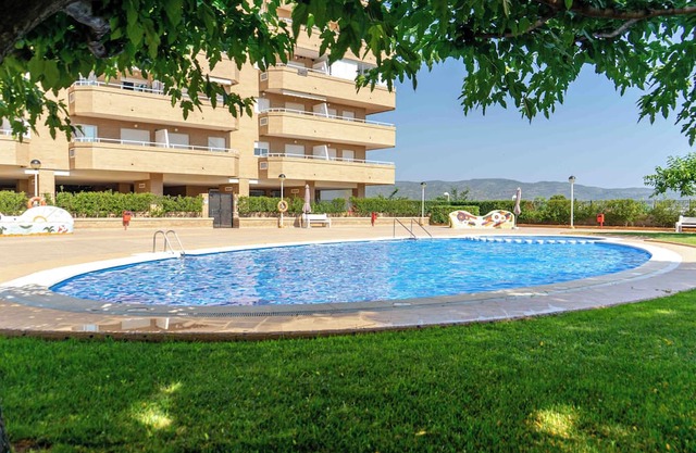 Apt. for 5 people with swimming pool, terrace, AC, WiFi and free parking