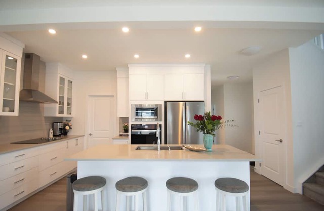 8 pax* NEW House *GYM* Garage parking*Airport*Dog friendly