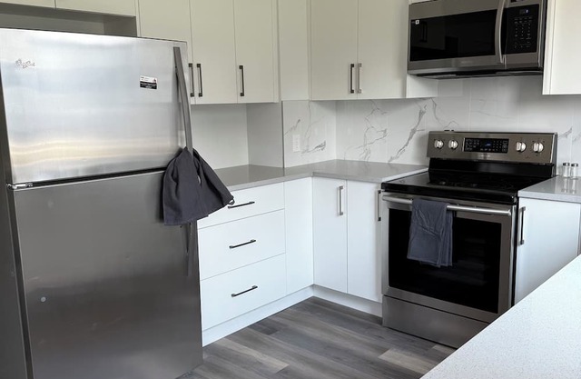 Cozy 2BR/1BA Townhome Near Downtown – Comfort & Convenience Await!