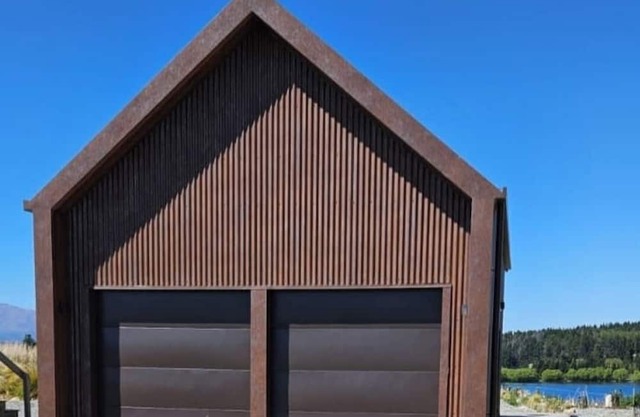 The Rusty Shed-Lake Ohau. Stones throw away from the lakes , the Ohau Ski Feild.