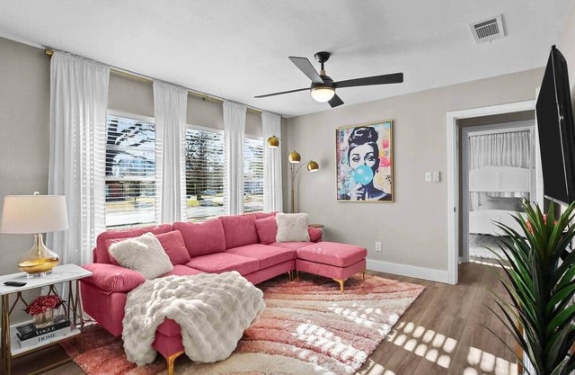 Chic Retreat Stylish Stay near A&M