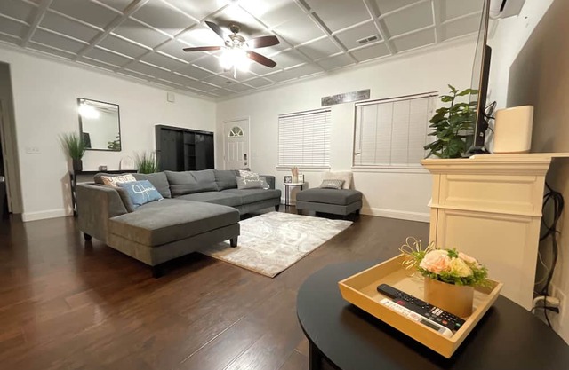 Lovely 3-bedroom house Pool Table fire pit Near Pacific Univ.