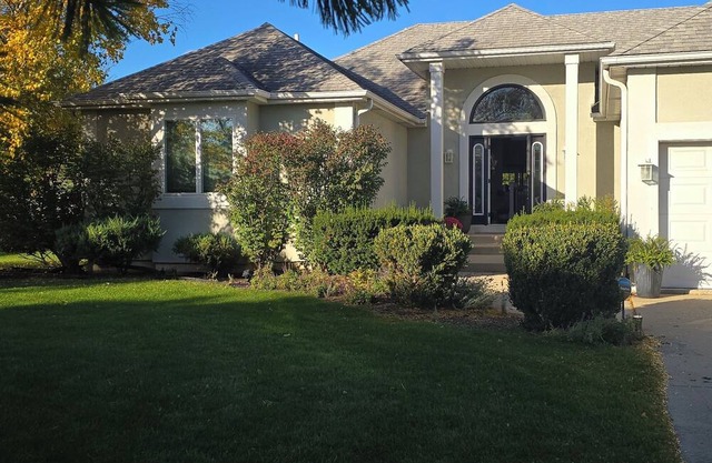 Spacious 5-bedroom house in enjoyable Itasca, 0.9 miles for MEDINAH COUNTRY CLUB