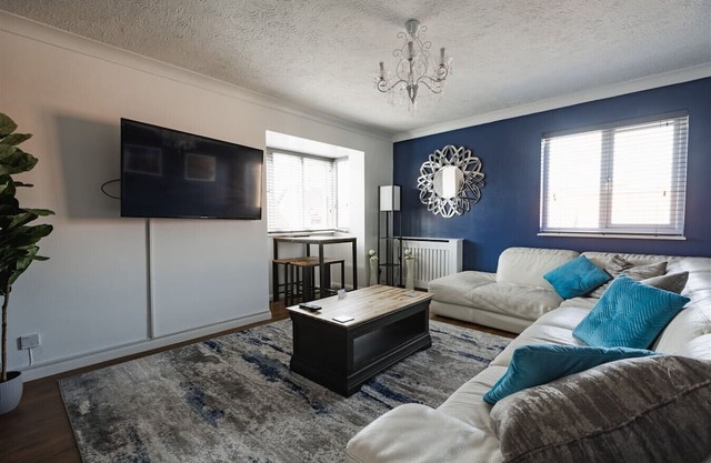 Hullidays》`Old School` Penthouse Trinity Square