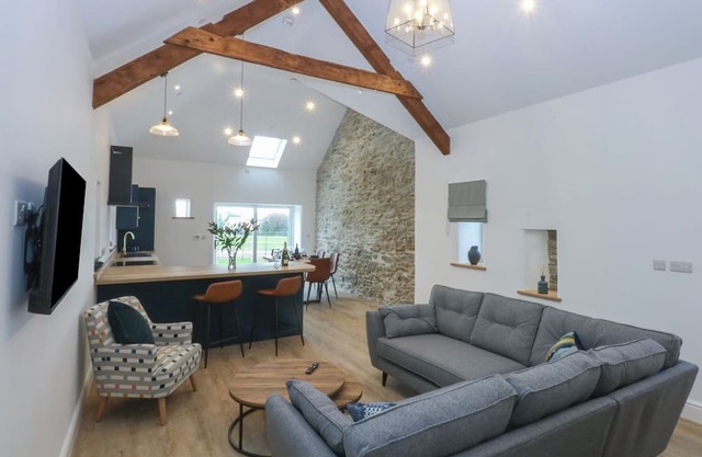 BEUDY TANRALLT, family friendly, with a garden in Llanfachraeth