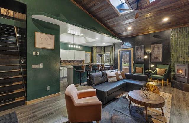 Relaxing Retreat Main Home + Separate Suite