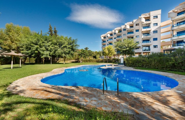 Marina Horizon: Your Modern Seaside Retreat