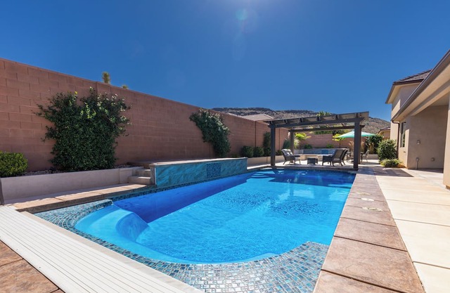 Private Pool, Hot Tub and Dog Friendly!