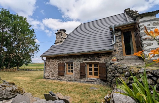 Renovated cottage for 4 pers. with equine accommodation, Saint-Front