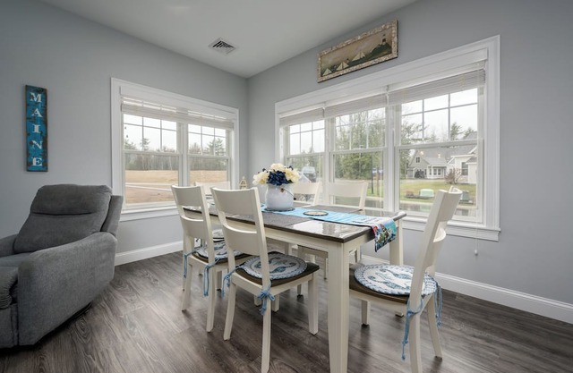 Gem on the Preserve. Heated pools, clubhouse, close to beaches, Kennebunk& more.