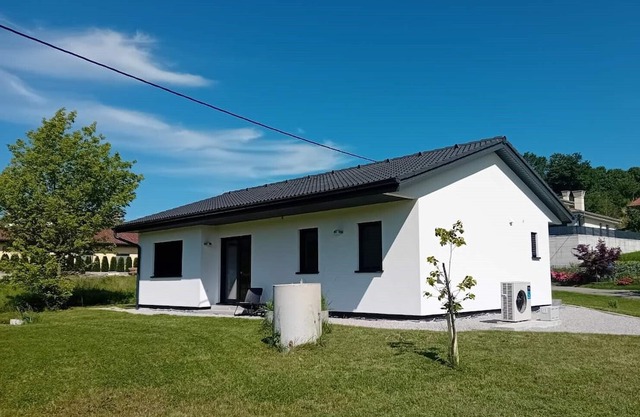 Quiet holiday house with AC in charming Prvačina