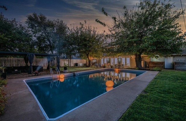Blue Haven Spacious Family Getaway Located in OKC with Private Pool & Pergola