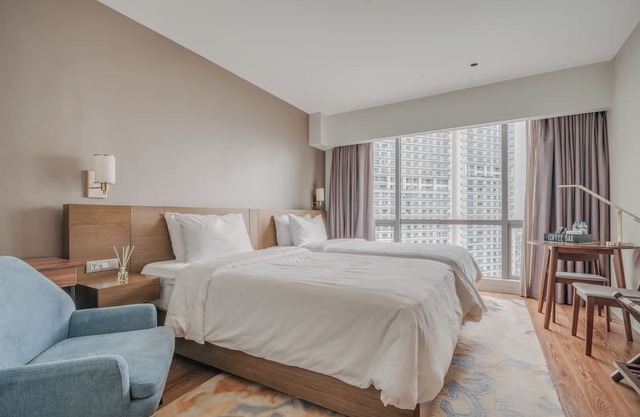 Novotel Suites Manila at Acqua w/Gym, Pool & Netflix Near Rockwell & Poblacion
