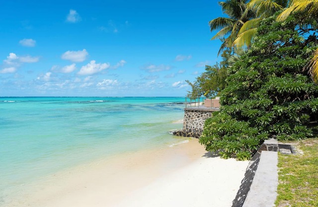 Luxury villa in Mauritius - 6 bedrooms, private pool, not overlooked