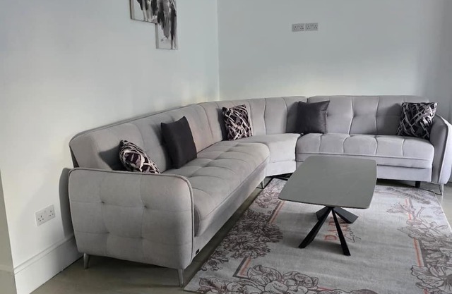 Cosy family-friendly home, perfectly located near shops, parks, and restaurants.