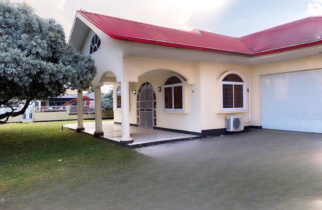 Paramaribo Villa Near Vibrant District. Kitchen Household Service Included!