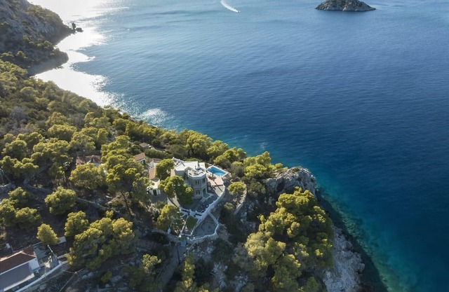 Mirkella - Six Bedroom Villa, Sleeps 12