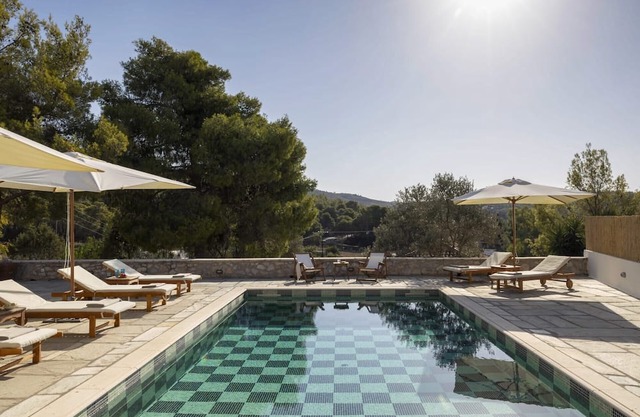 Daphne - Eight Bedroom Villa, Sleeps 16