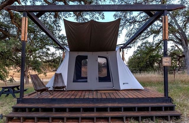 Cute, Lakeside Glamping Bell Tent + Amenities, Wheatland, California