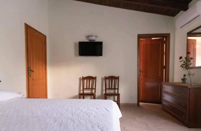 Room 'Ulivi' with shared garden, Wi-Fi and air conditioning