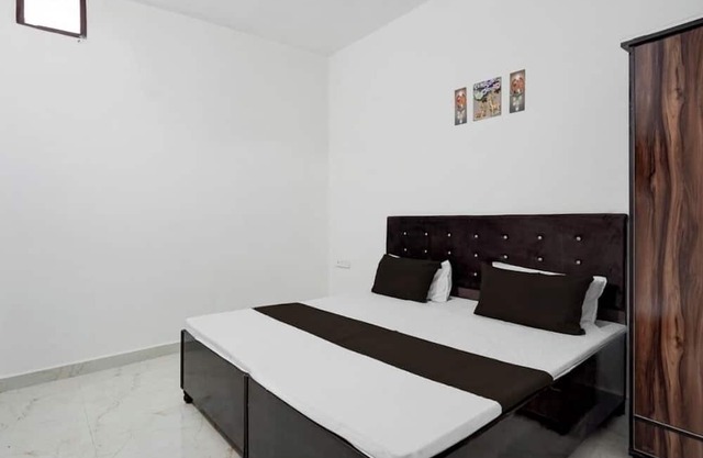 7-bedroom bed & breakfast in welcoming Amritsar with AC