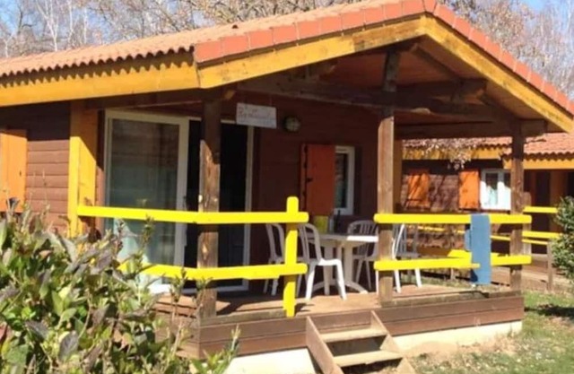Cozy chalet with terrace for 4 people