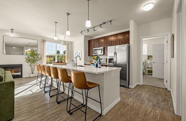 NEW Luxe Monthly Haven - Pool+Gym - Trails - Stocked