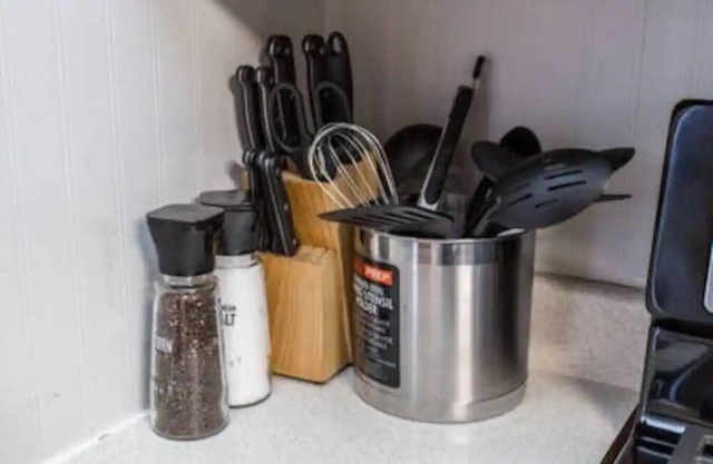 Spacious 4 Bed Retreat W/back Porch and large Primary, Near Navy Base!