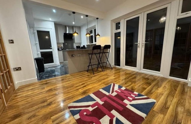 Welcome to Our Stunning Family Home in Coulsdon