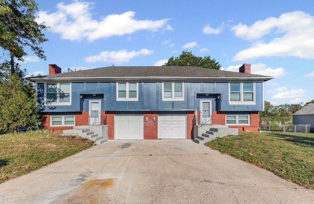 Tranquil 3-bedroom Duplex in Olathe KS with 1King 1Queen, 1 Full and 1 Crib beds