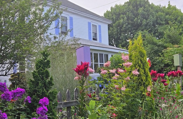 Charming 1-bedroom apartment in delightful Kittery with AC