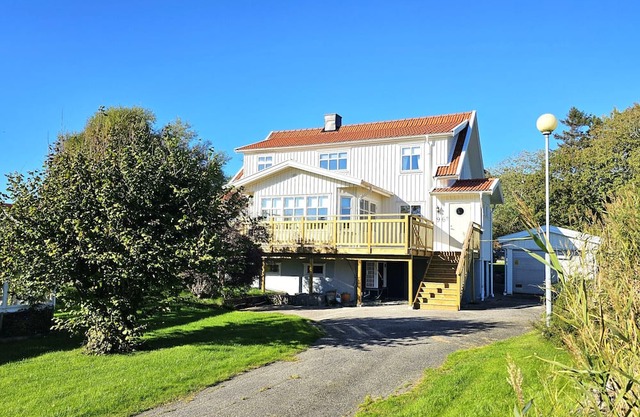 Family-friendly house close to sea & nature in Klövedal | SE09145