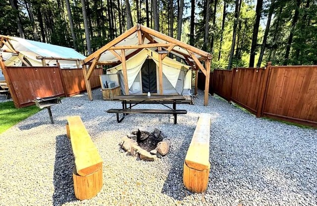 Glamping! Luxury Family Size Tent, Douglas County, Oregon