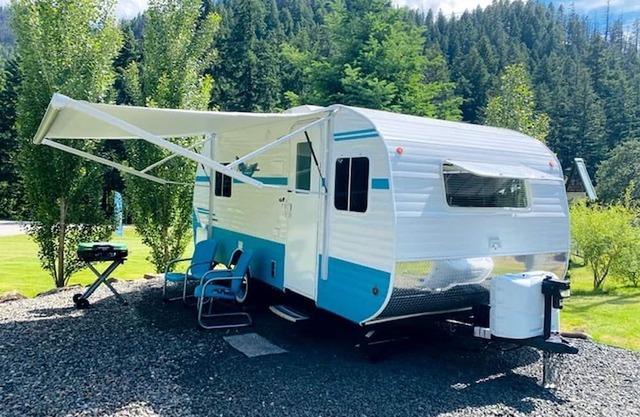 Classic & Cute 1950's Inspired Retro Camper, Idleyld Park, OR