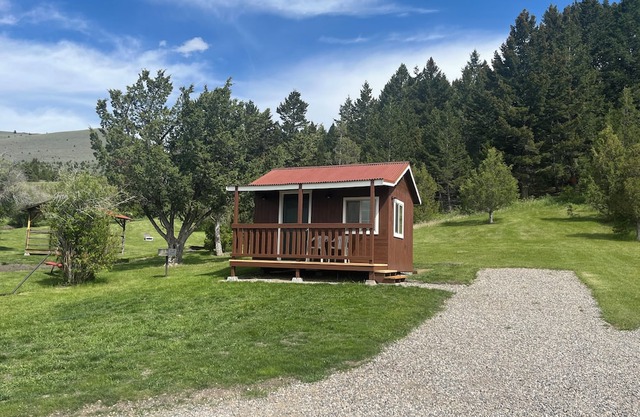 The Mattie White Bear - Tranquil 1 Room Cabin in Virginia City