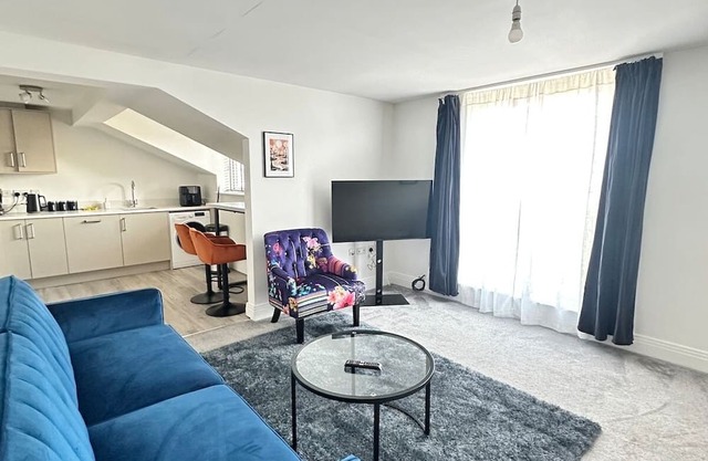 Woking Work Stay – 2 Beds + Park