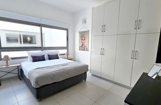 Phaedrus Living: Ledras Residences 203