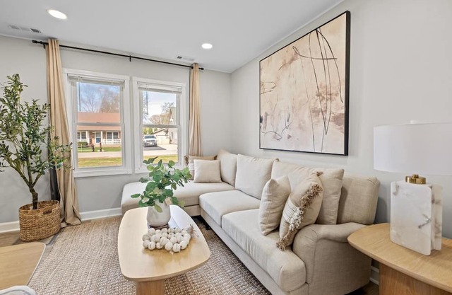 Charming Crystal Lake Retreat