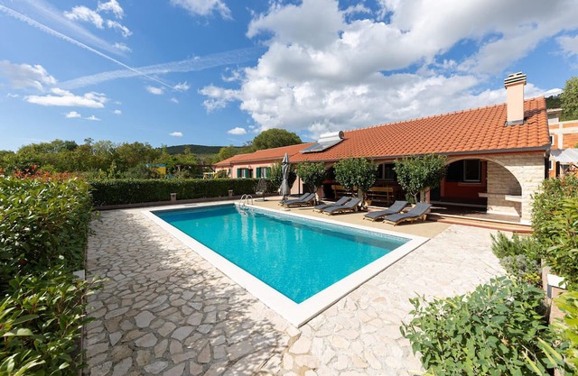 Nice home in Prapatnica- Seget