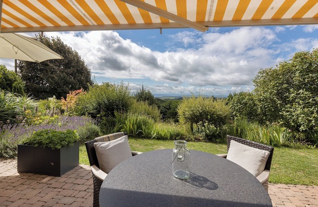 Apartment 'Garden Suite' with Mountain View, Private Terrace and Wi-Fi