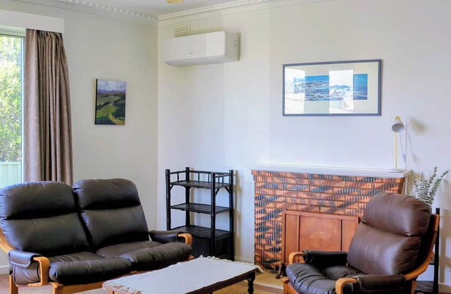 Central granny flat, a short walk to the beach, cafes and town centre.