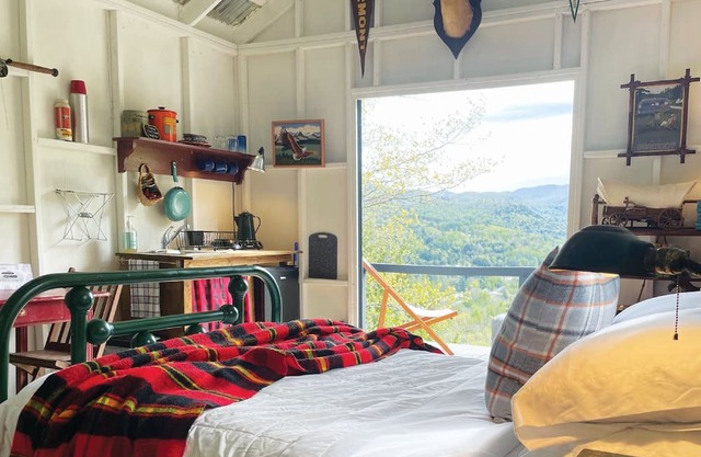 1950s "Retro" Cabin in Vermont w/Breathtaking Views!