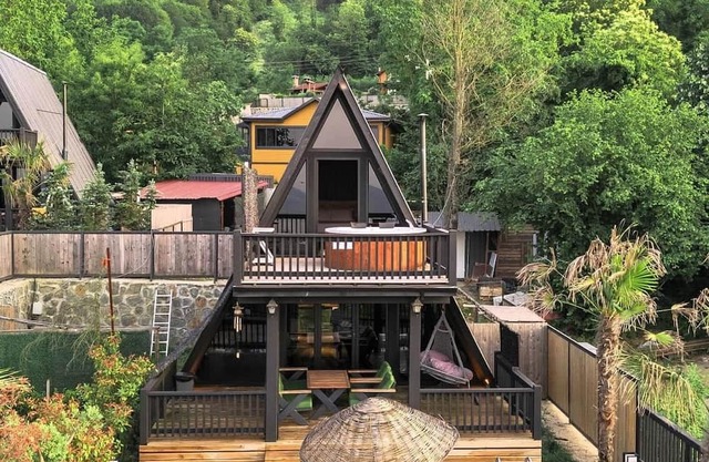 n2+1 Lake view - Private heated pool - Jacuzzi - 5 person bungalow